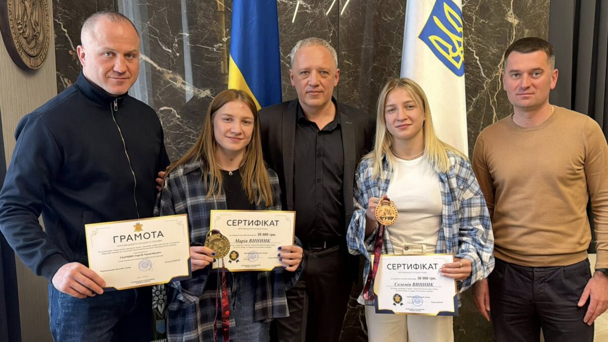 У Чернівцях відзначили сестер Винник