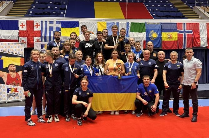 Хлопці – абсолютні чемпіони, дівчата – другі в командному заліку на турнірі у Румунії