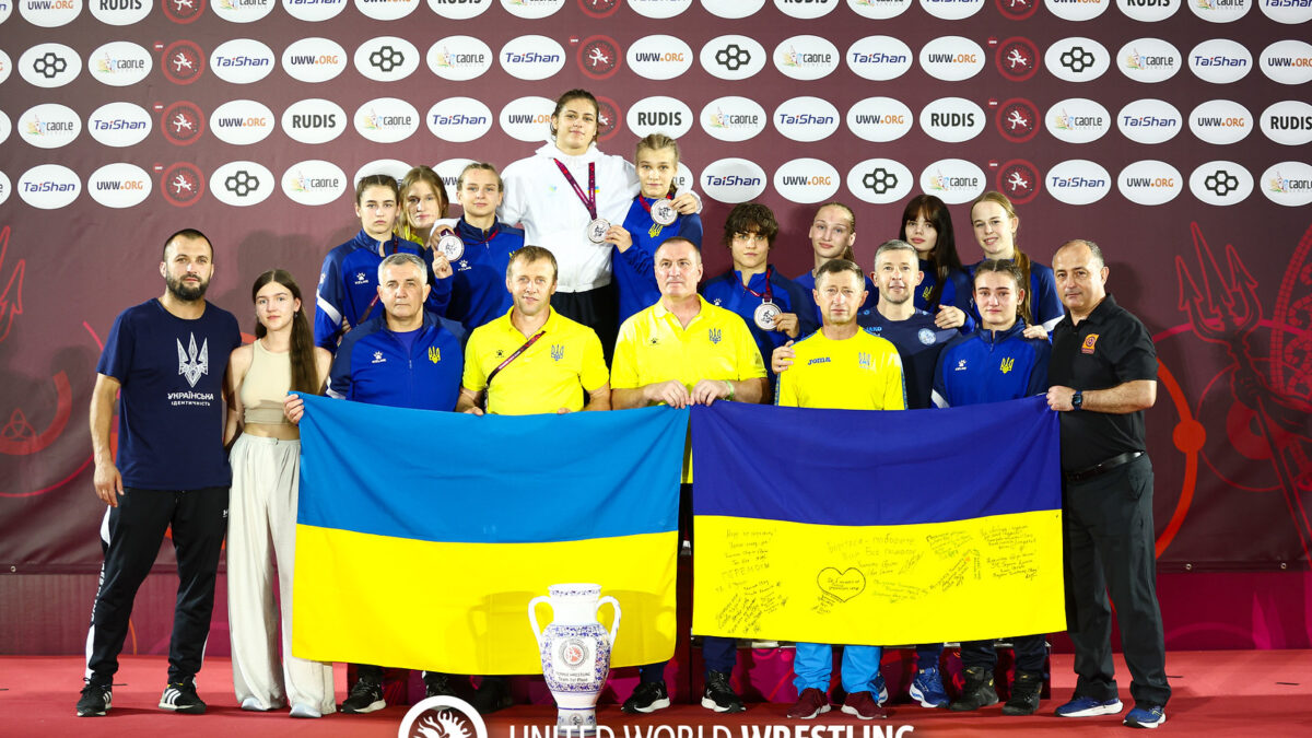 ЧЄ U20. Жіноча боротьба. Перше командне місце